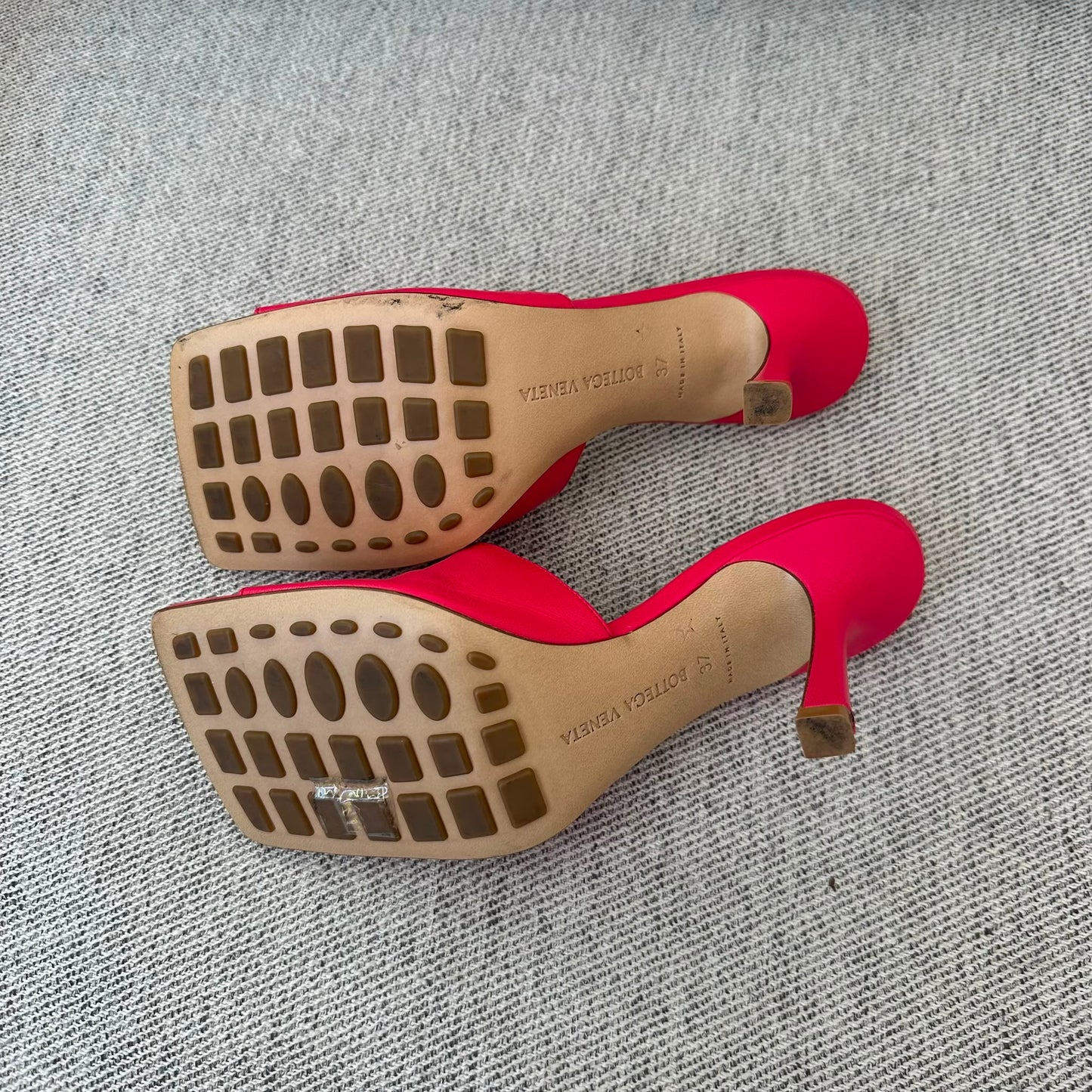 Bottega Veneta Red Square Toe Heels – EU 37 / UK 4