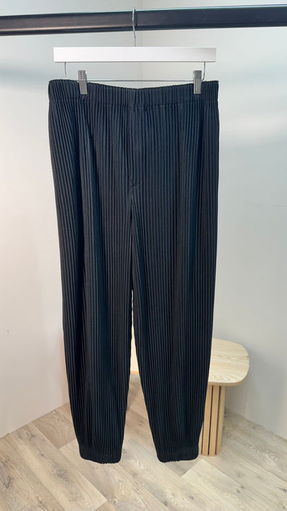 Homme Plissé Issey Miyake Black Monthly Colour Ribbed Trousers – Size 3