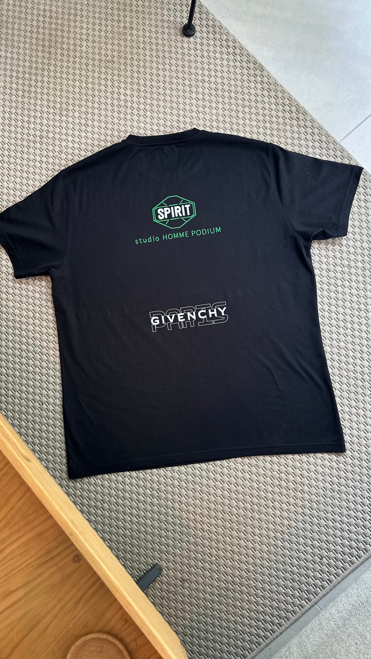 Givenchy Men's black studio home podium logo T-shirt - XL