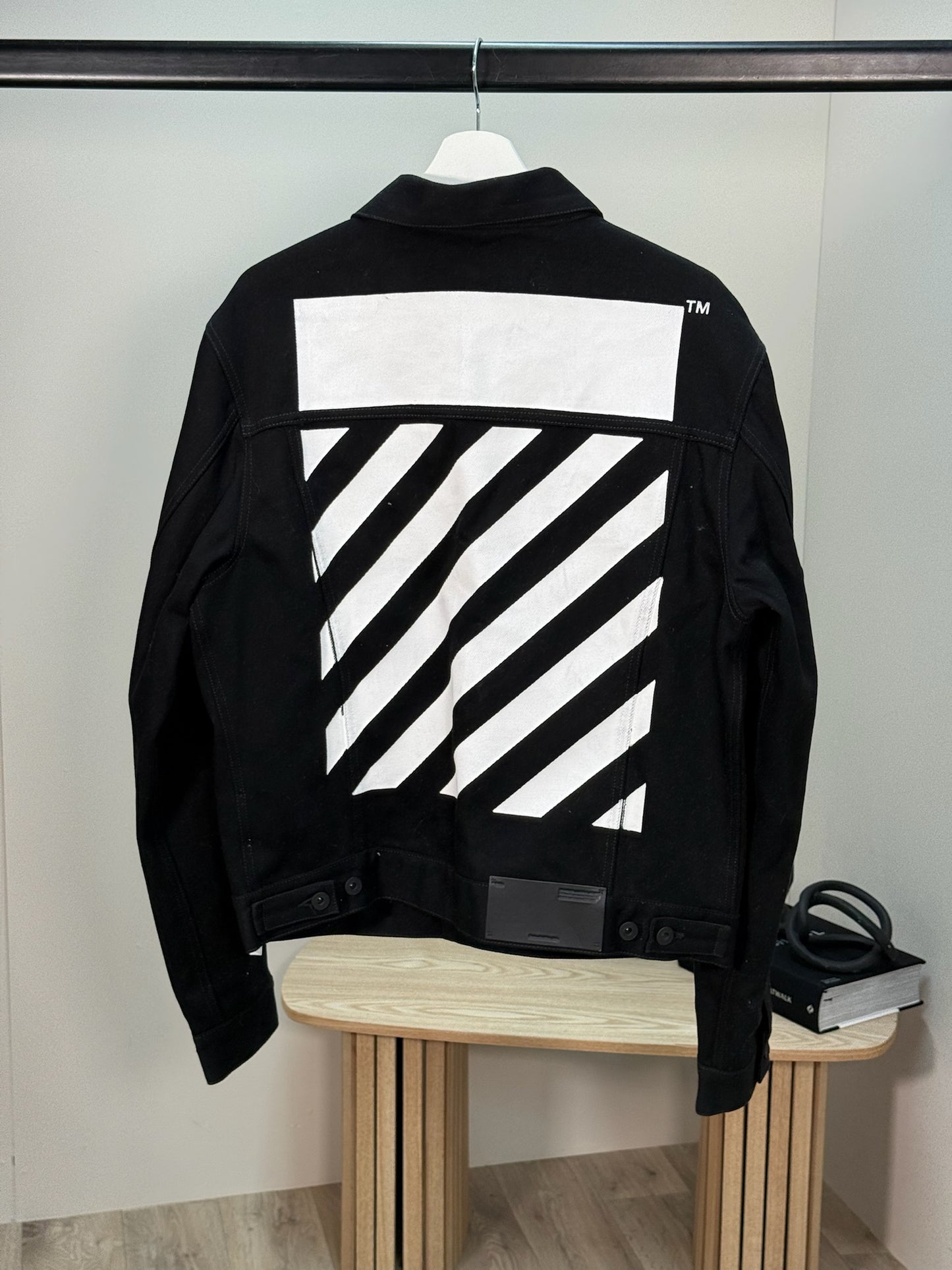 Off-White Black White Arrow Denim Jacket - Large
