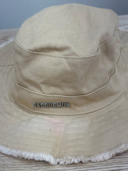 Jacquemus Beige Logo Bucket Hat - 60/L