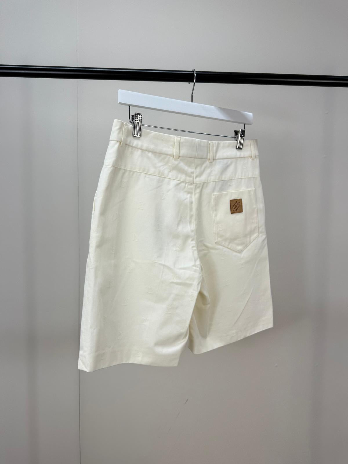 Louis Vuitton White LV Multi Logo Chino Shorts New in Tags - 46 UK XS