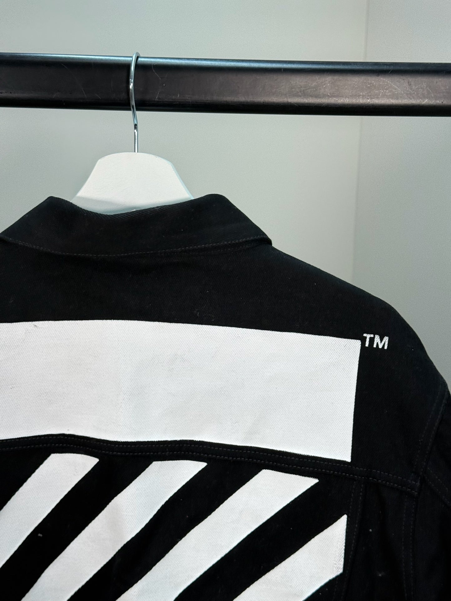Off-White Black White Arrow Denim Jacket - Large
